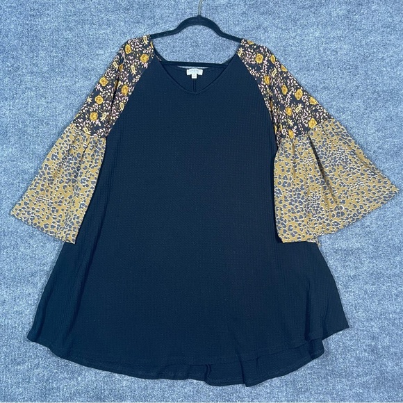 Umgee Womens Med Floral Cheetah Print Waffle Knit Black Bell Sleeve Shift Dress - Picture 1 of 8